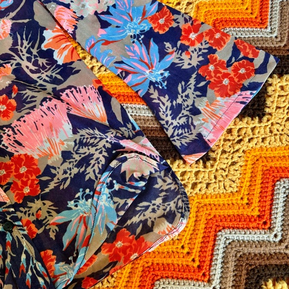 Vintage 60s hooded and flared sleeve button down blouse - Picture 6 of 9